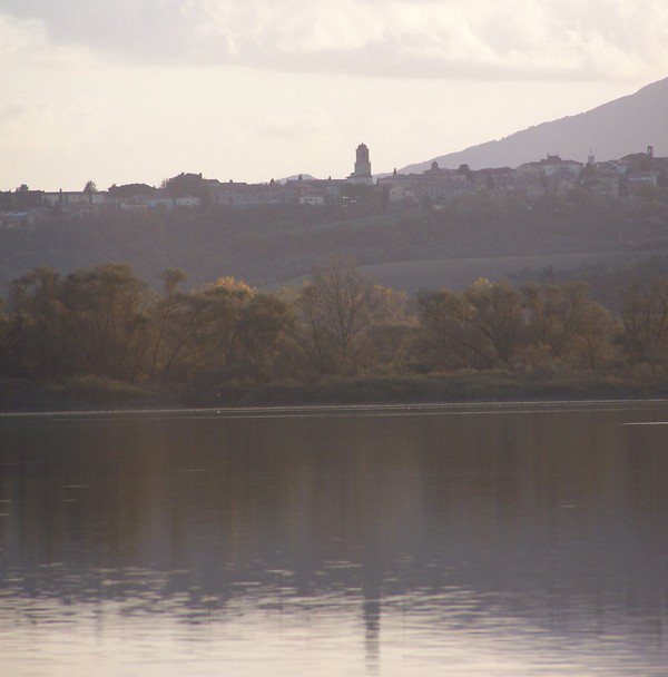 Chiusi vista dal lago 1 Chiusi vista dal lago 1